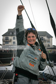 Départ d'Ellen MacArthur à bord du maxi-trimaran B&Q Castorama, pour tenter de battre le record du Tour du Monde en Solitaire sans Escale, à Falmouth (GB), le 27 novembre 2004, photo : Jean-Marie LIOT - www.jmliot.com