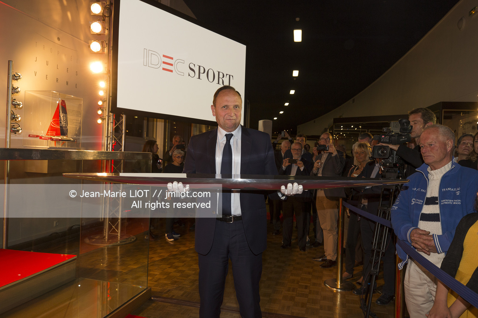 TROPHEE JULES VERNE - IDEC SPORT - REMISE DFU TROPHEE