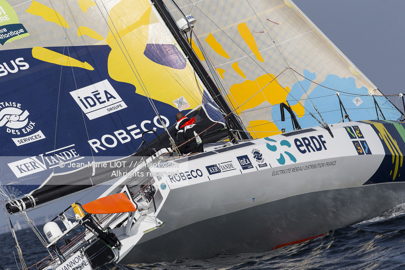 DES PIEDS ET DES MAINS - DAMIEN SEGUIN