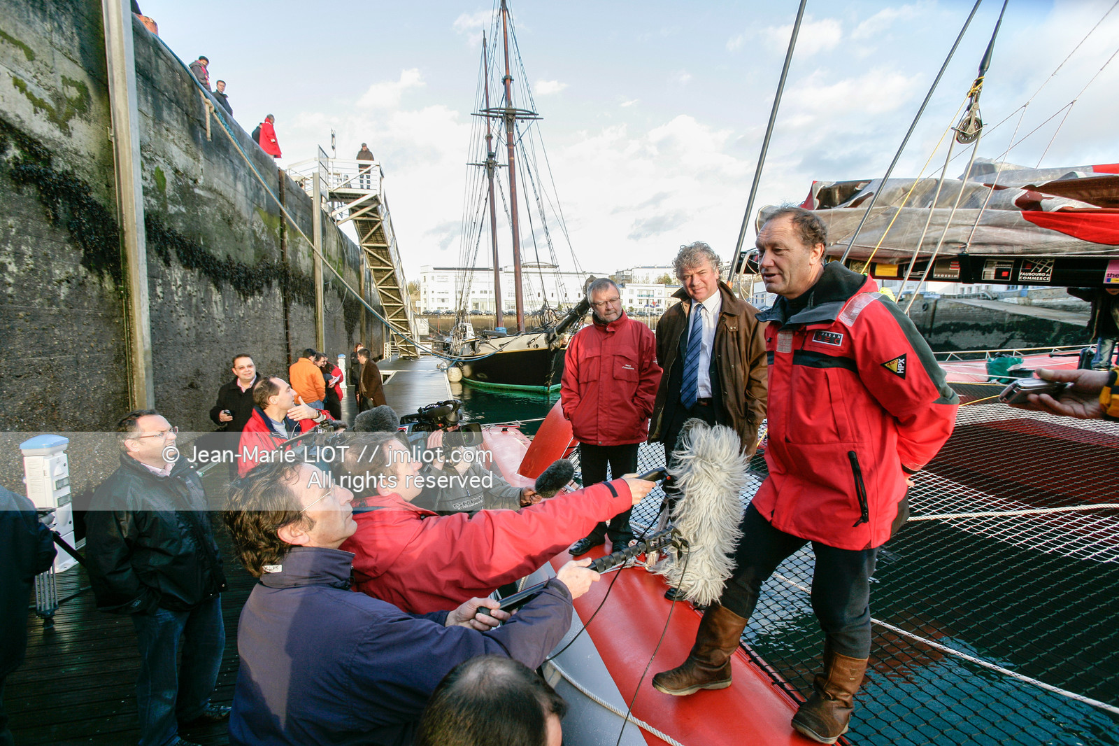 SAILING IDEC & FRANCIS JOYON