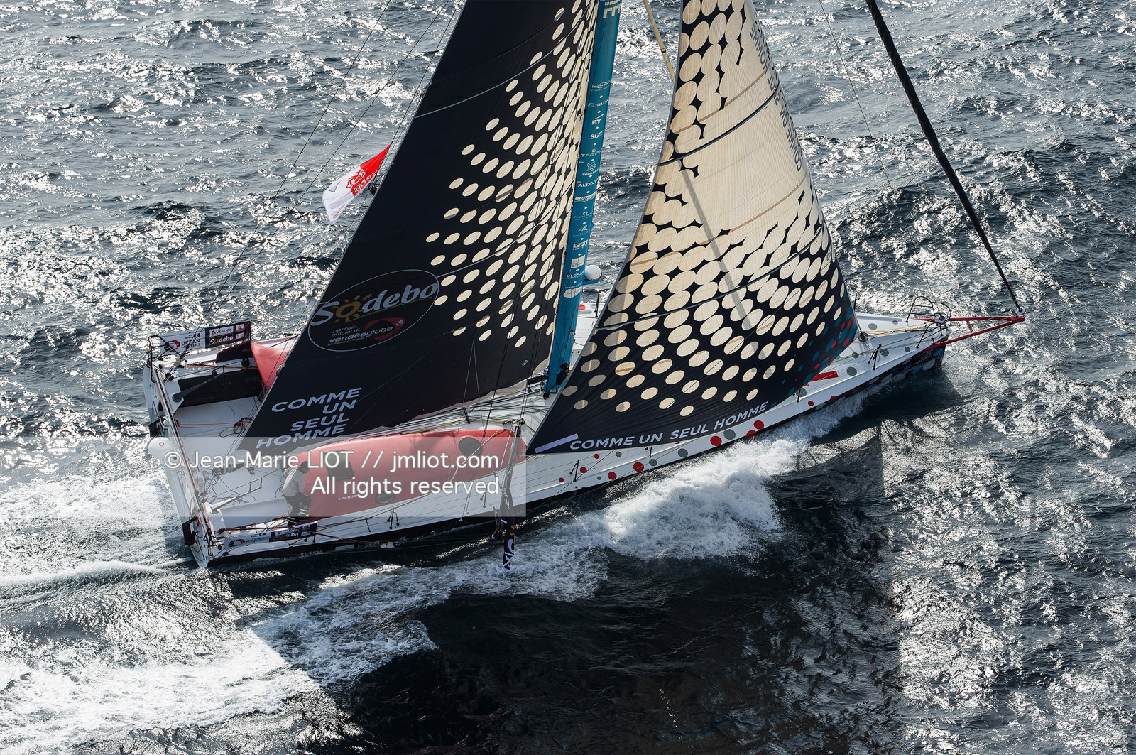 ERIC BELLION - COMME UN SEUL HOMME - VENDEE GLOBE 2016-2017