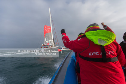 IDEC SPORT- ARRIVEE  RECORD TROPHEE JULES VERNE