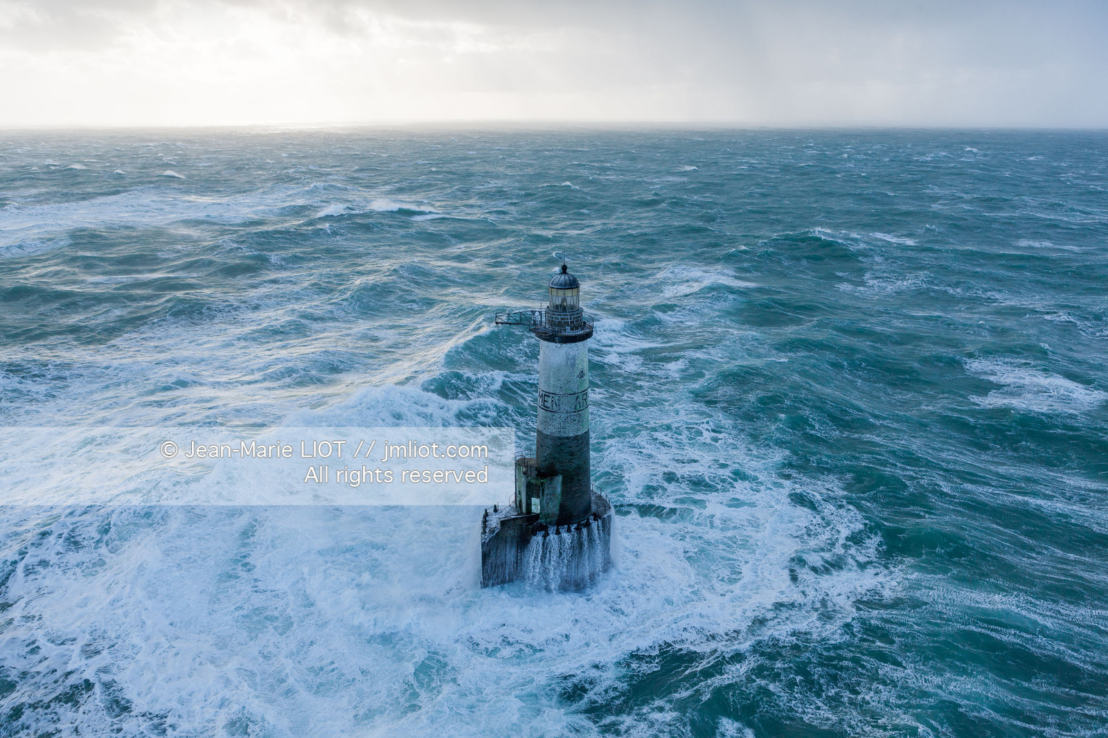 PHARES DANS LA TEMPËTE.