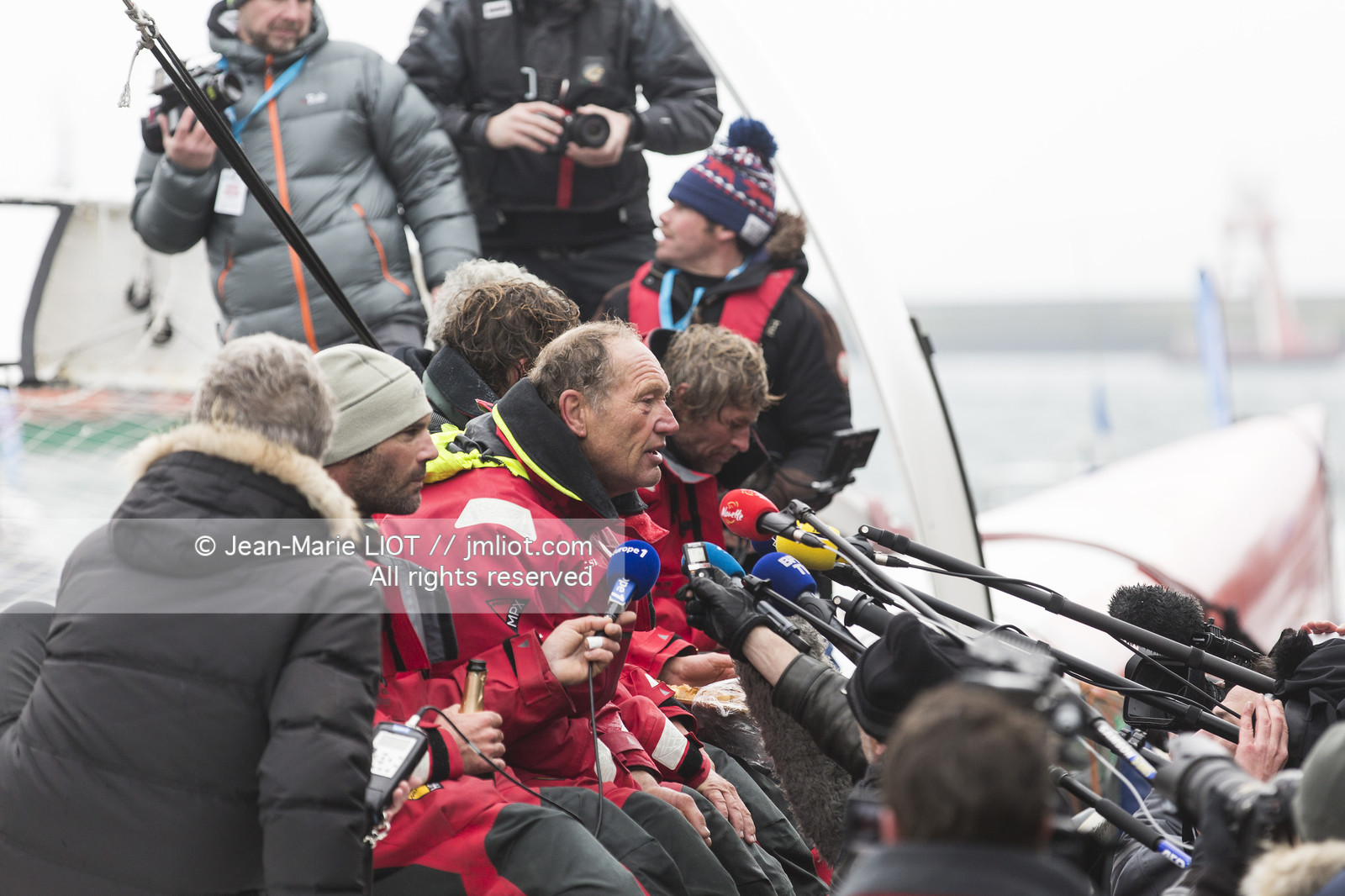 IDEC SPORT- ARRIVEE  RECORD TROPHEE JULES VERNE