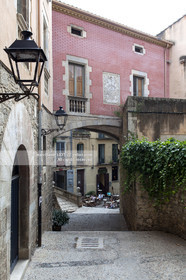 Le village de Begur et ses plages constituent l'un des lieux les plus touristique de la Costa Brava..La cote de begur bénéficie d'un littoral d'une grande beauté composé de falaises, de criques d'eau cristallines, de pinedes.....Photo © Jean-Marie Liot.
