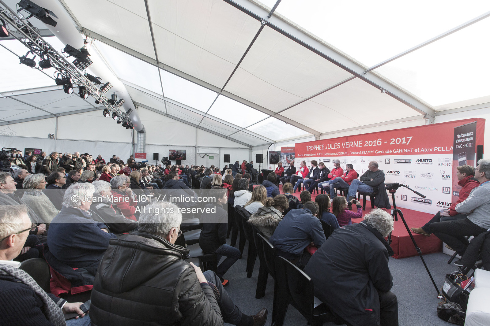 IDEC SPORT- ARRIVEE  RECORD TROPHEE JULES VERNE