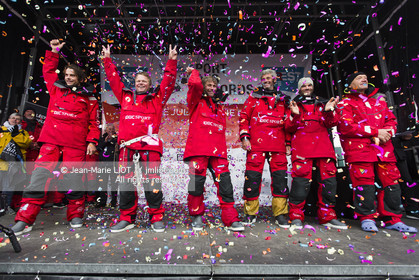 IDEC SPORT- ARRIVEE  RECORD TROPHEE JULES VERNE