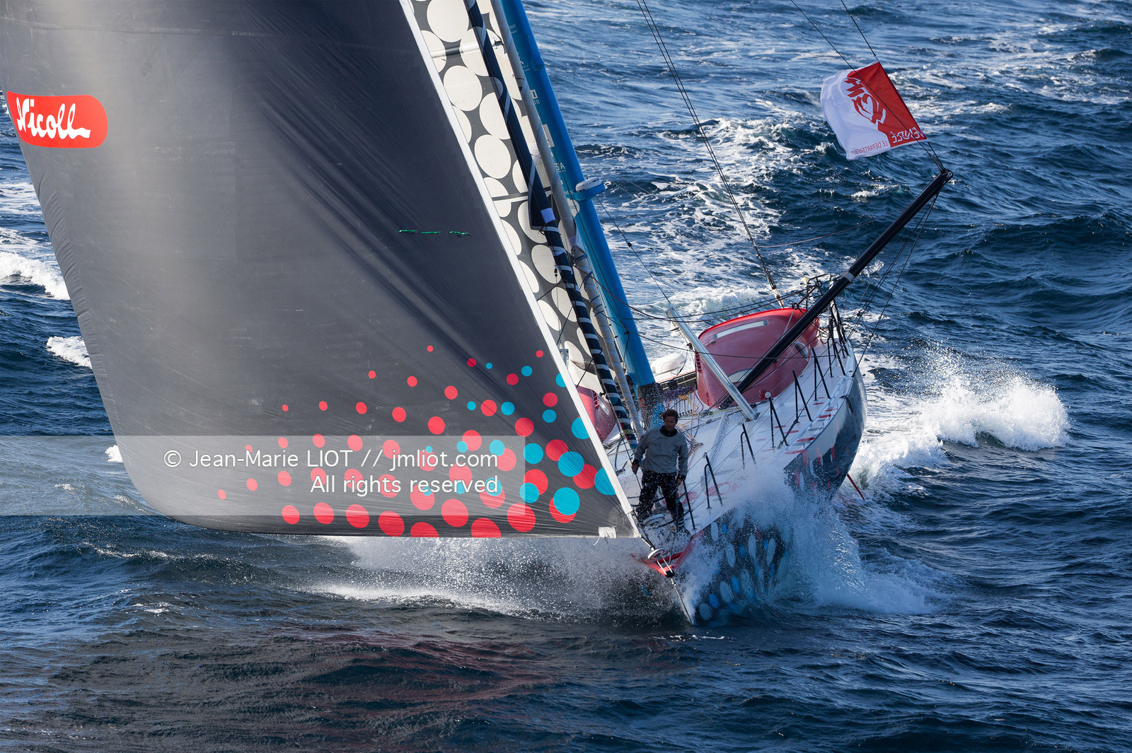 ERIC BELLION - COMME UN SEUL HOMME - VENDEE GLOBE 2016-2017