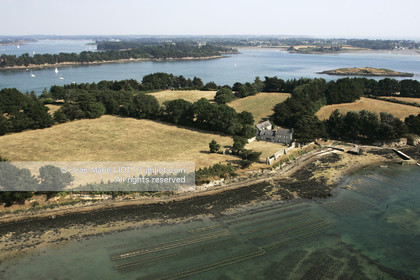 VUE AERIENNE DU GOLFE DU MORBIHAN.PHOTO © JEAN-MARIE LIOT.