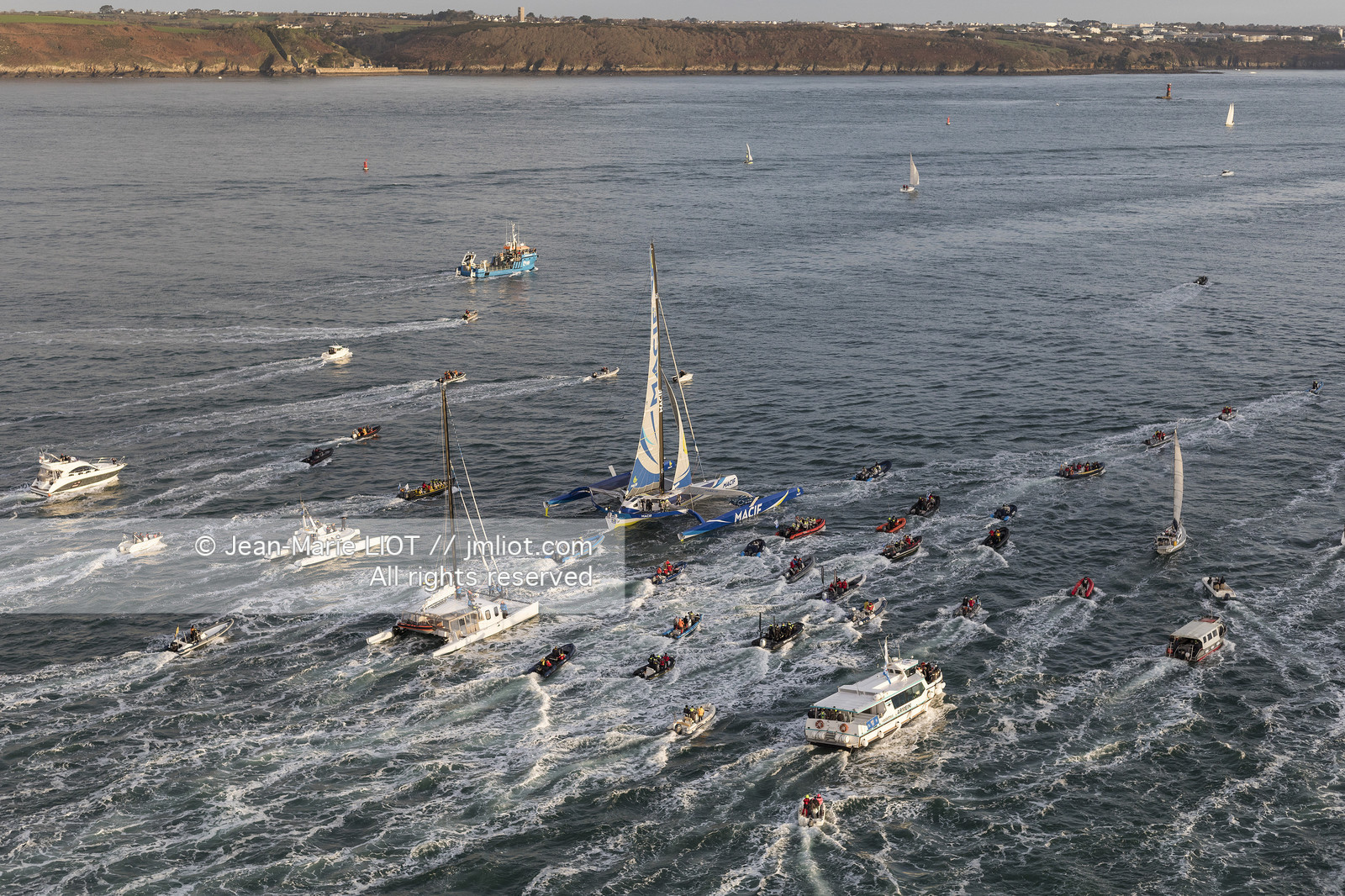 TRIMARAN MACIF - FRANCOIS GABART - RECORD DU TOUR DU MONDE EN SOLITAIRE SANS ESCALE