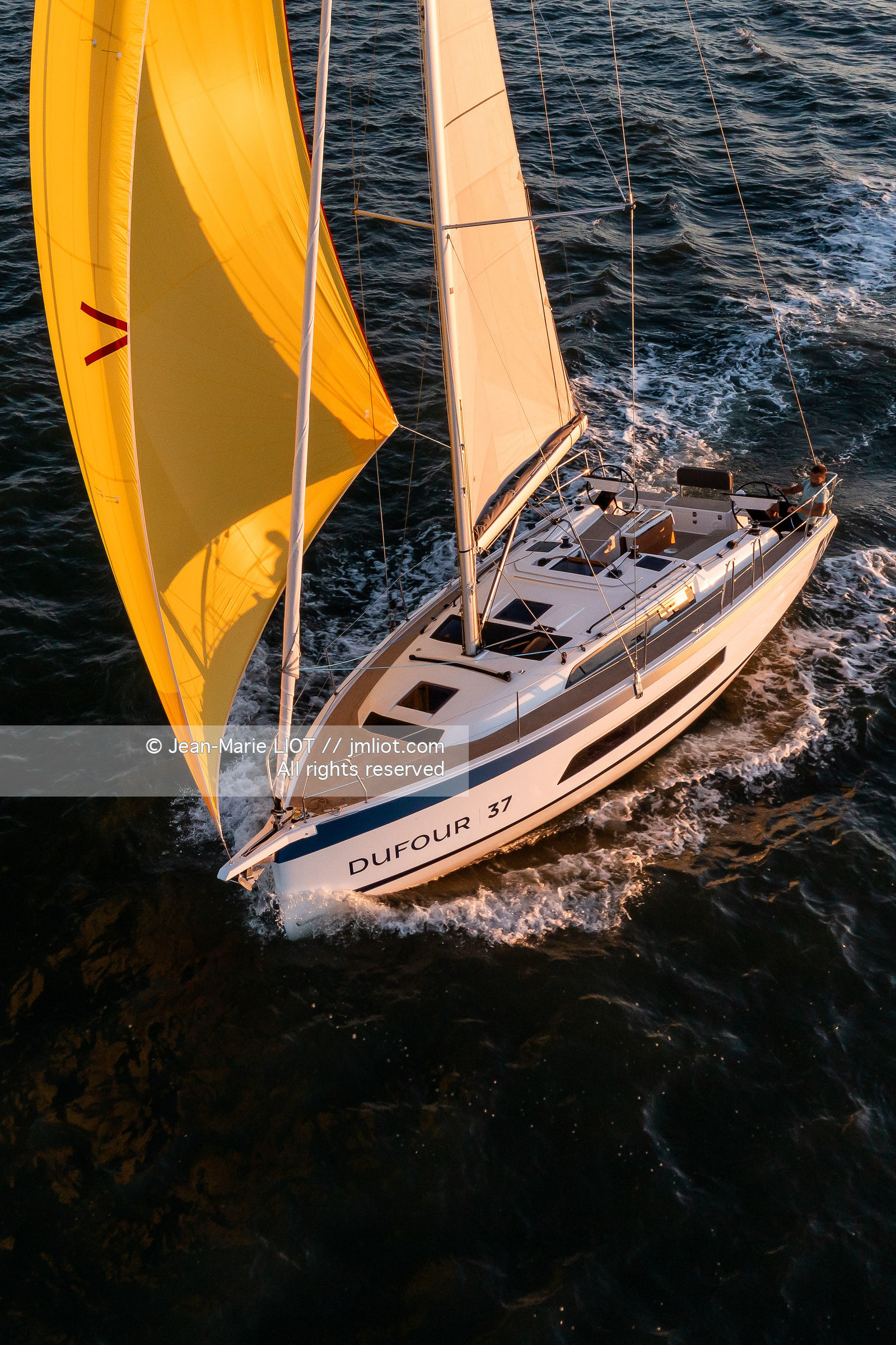 DUFOUR YACHTS 2022 - DUFOUR 37