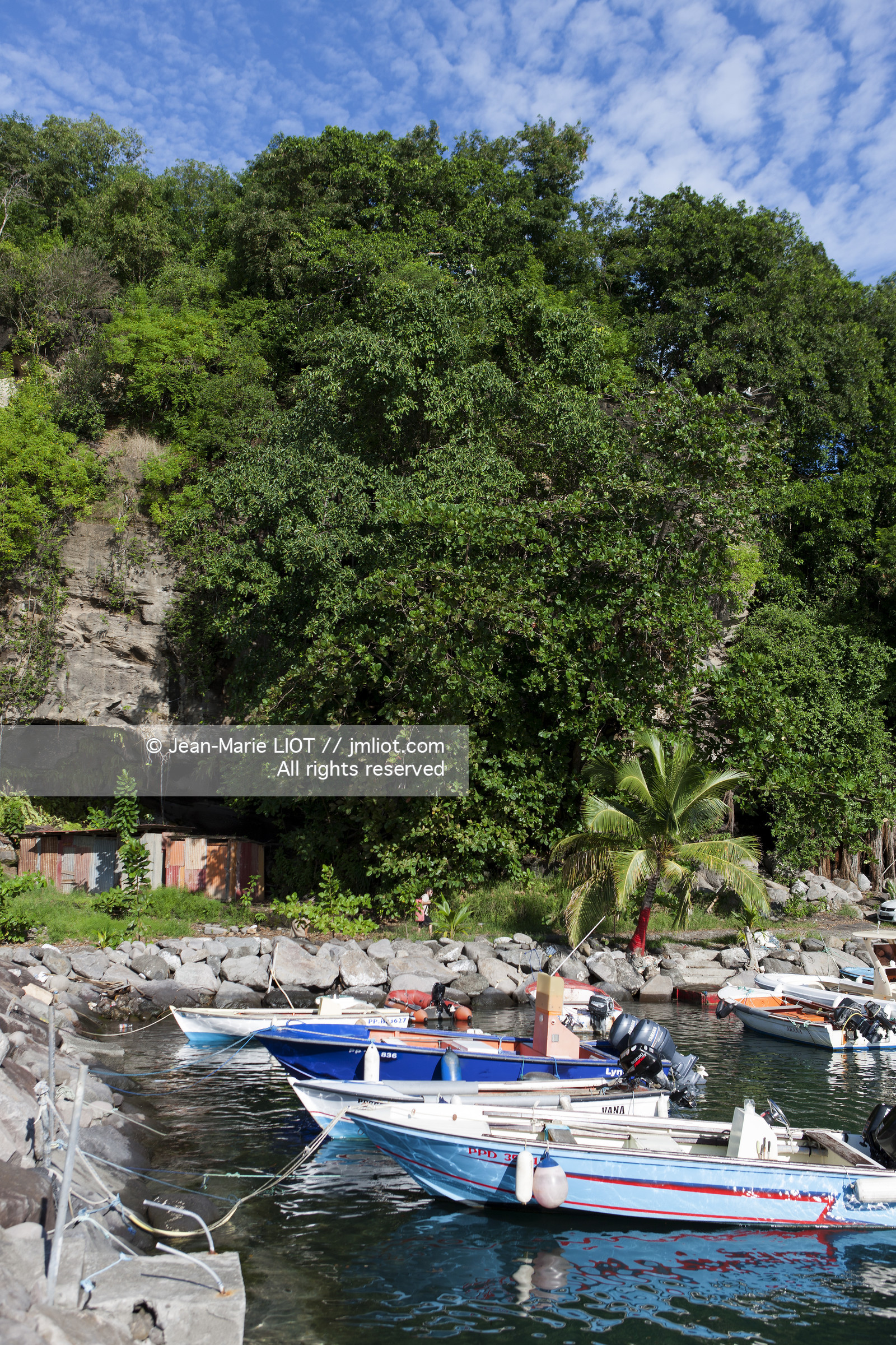 La Guadeloupe est un departement français d'Outre Mer situe dans l'archipel des Antilles. L'ile est bordee d'une part par la Mer des Caraïbes et l'Ocean Atlantique..La guadeloupe est composé de deux îles: la Grande-Terre et la Basse-Terre..Photo © Jean-Marie Liot.