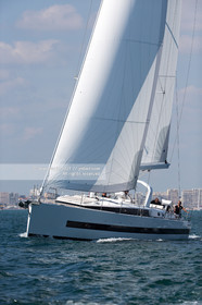 OCEANIS YACHT 62