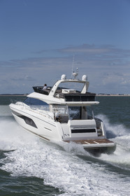 PRESTIGE YACHTS - PRESTIGE P360