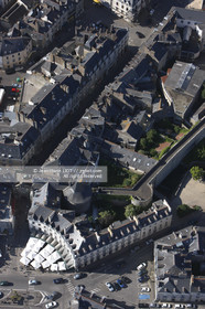 VUE AERIENNE DE VANNES-GOLFE DU MORBIHAN.PHOTO © JEAN-MARIE LIOT.