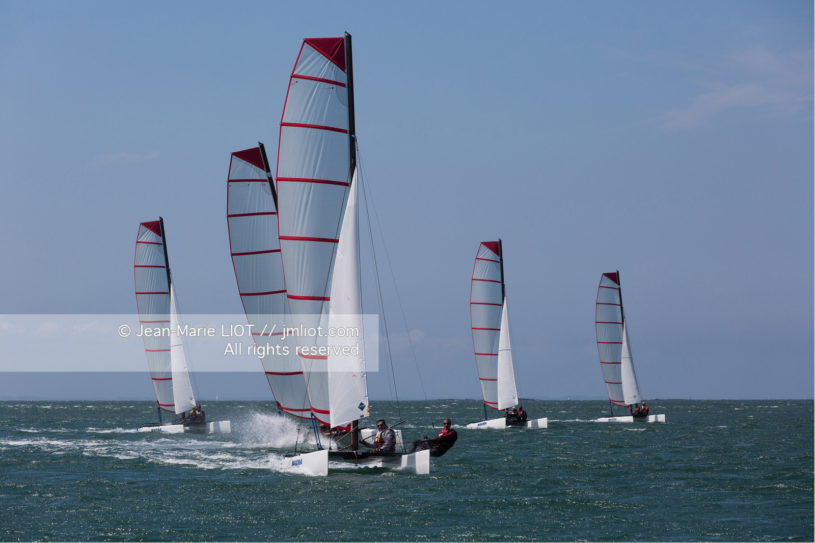 VOILES ET VOILIERS - RAID CATA EN BRETAGNE SUD