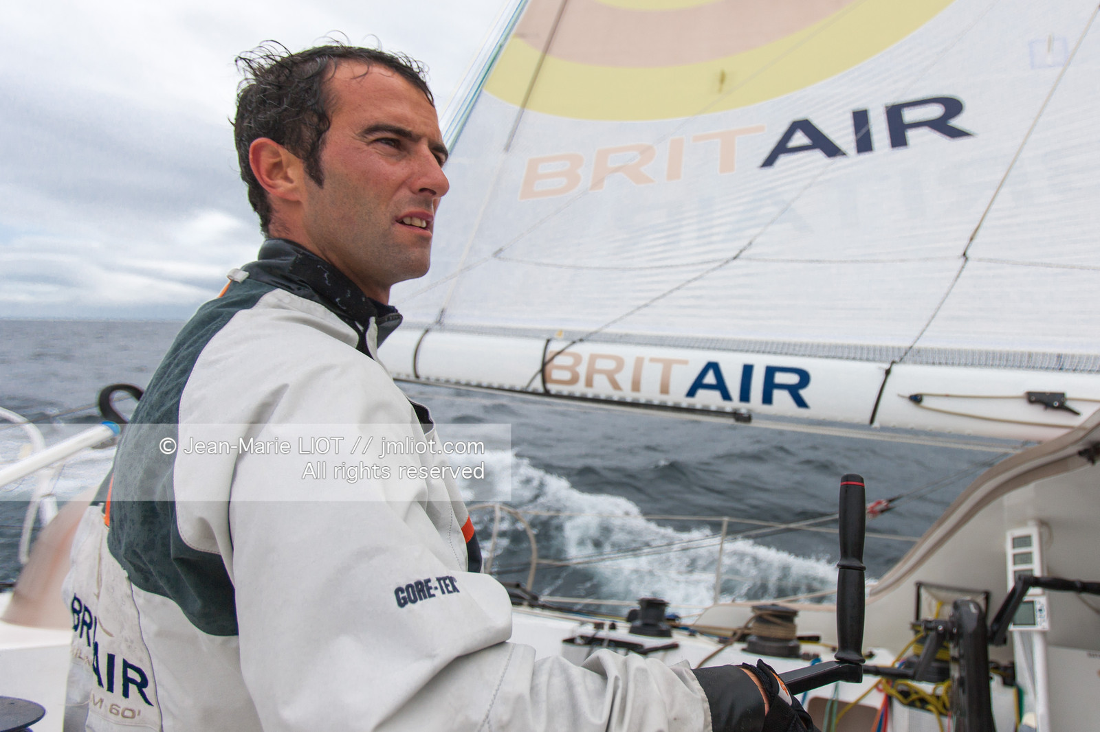 Armel le Cléac'h à l'entrainement sur Britair avant le départ de la route du Rhum 2010. Photo © Jean-Marie Liot.
