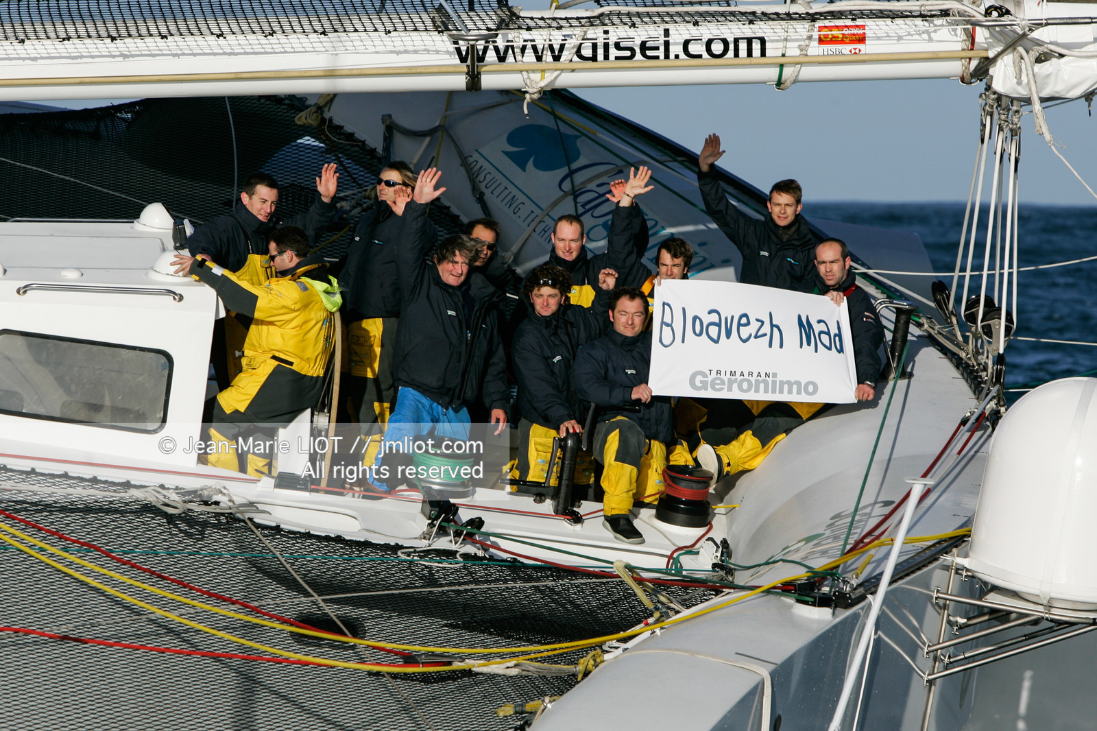 Départ du Trophée Jules Verne du maxi trimaran Geronimo, skipper Olivier de Kersauzon, 28 décembre 2004, Photo Jean-Marie LIOT - www.jmliot.com.