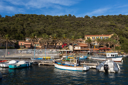 Port-Cros, au large d'Hyères dans le département du Var, petite île de 4 km de long est une réserve de la faune et la flore. Photo © Jean-Marie Liot.