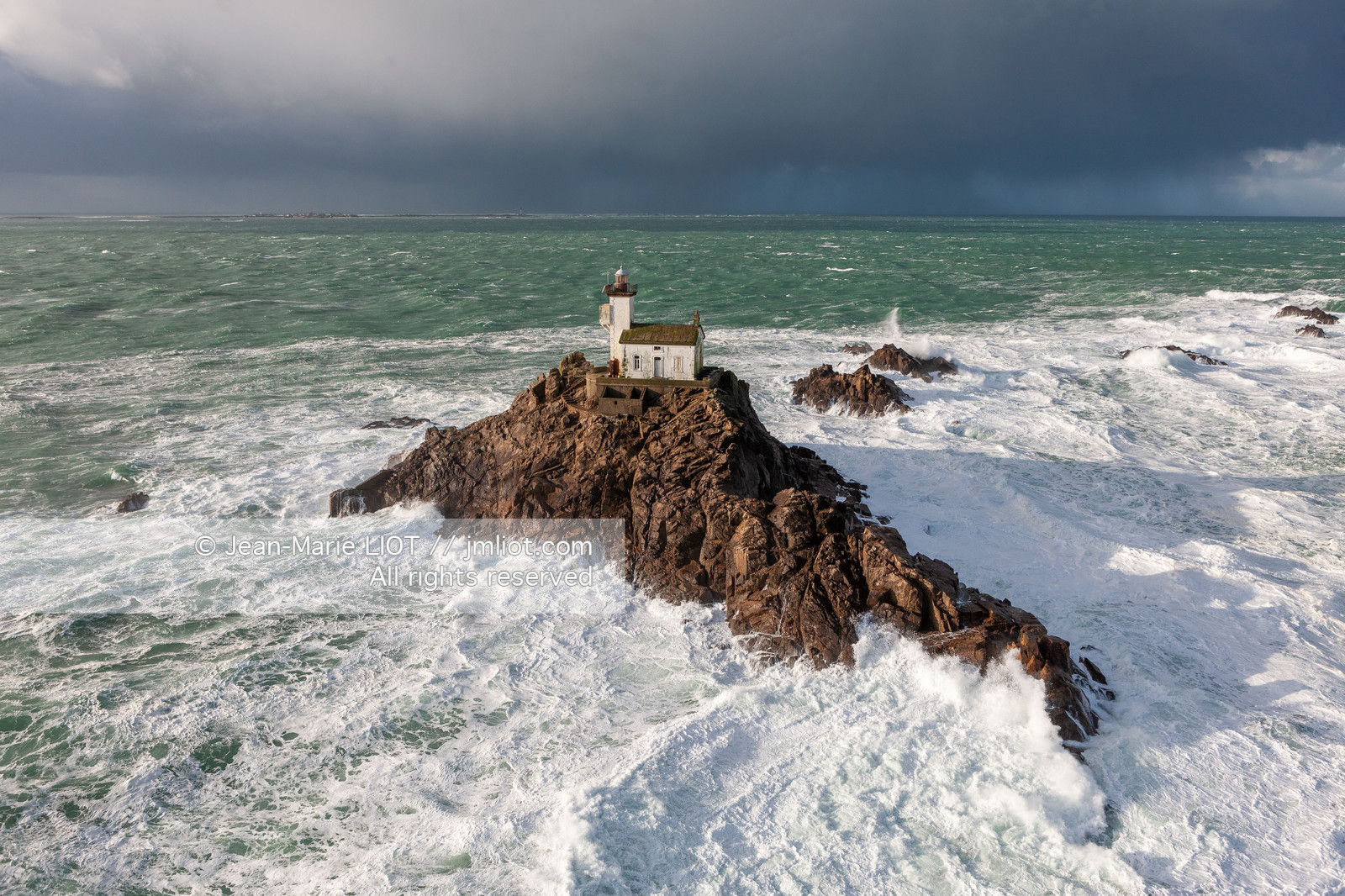 PHARES DANS LA TEMPËTE.