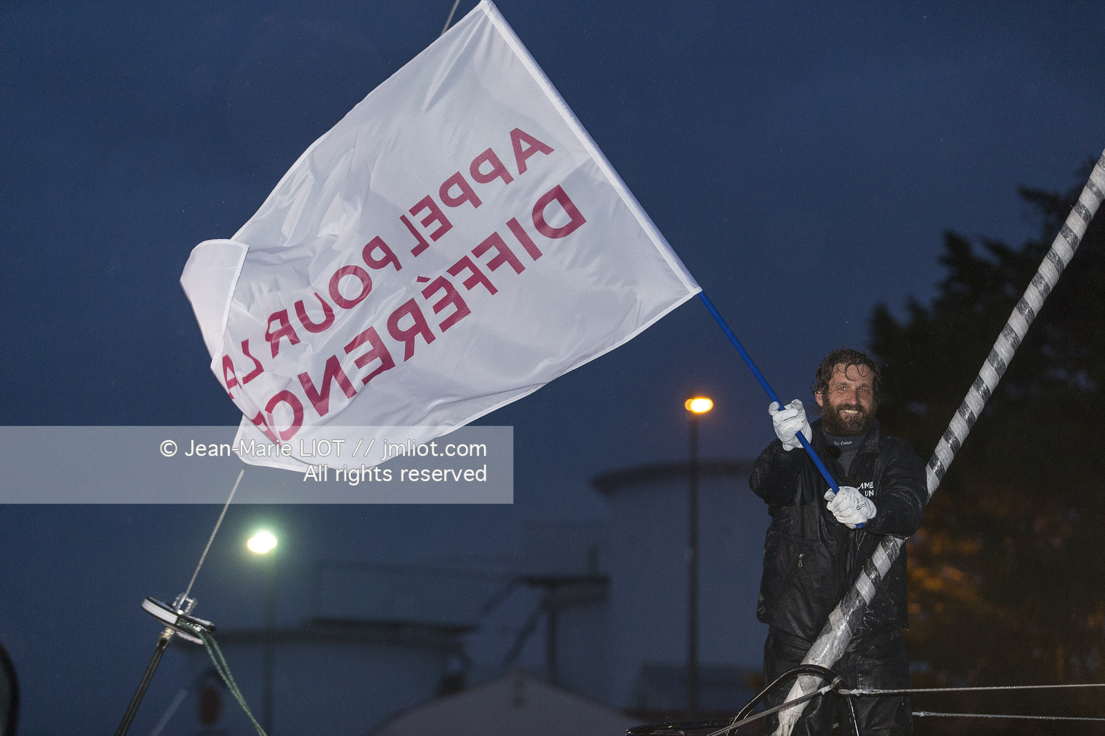 VENDEE GLOBE 2016-2017 - ARRIVEE ERIC BELLION - COMME UN SEUL HOMME