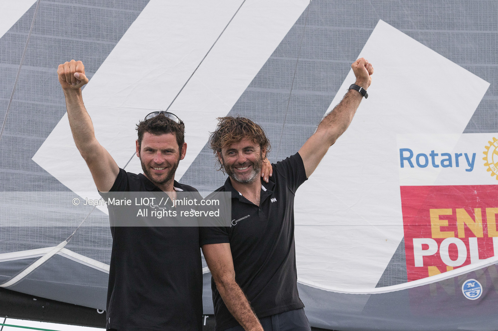 Itajaï (bresil) le 18 novembre 2015, arrivée de Yannick Bestaven et Pierre Brasseur à bord du Class 40 Le Conservateur, premier au classement des Class 40. .Photo © Jean-Marie Liot.