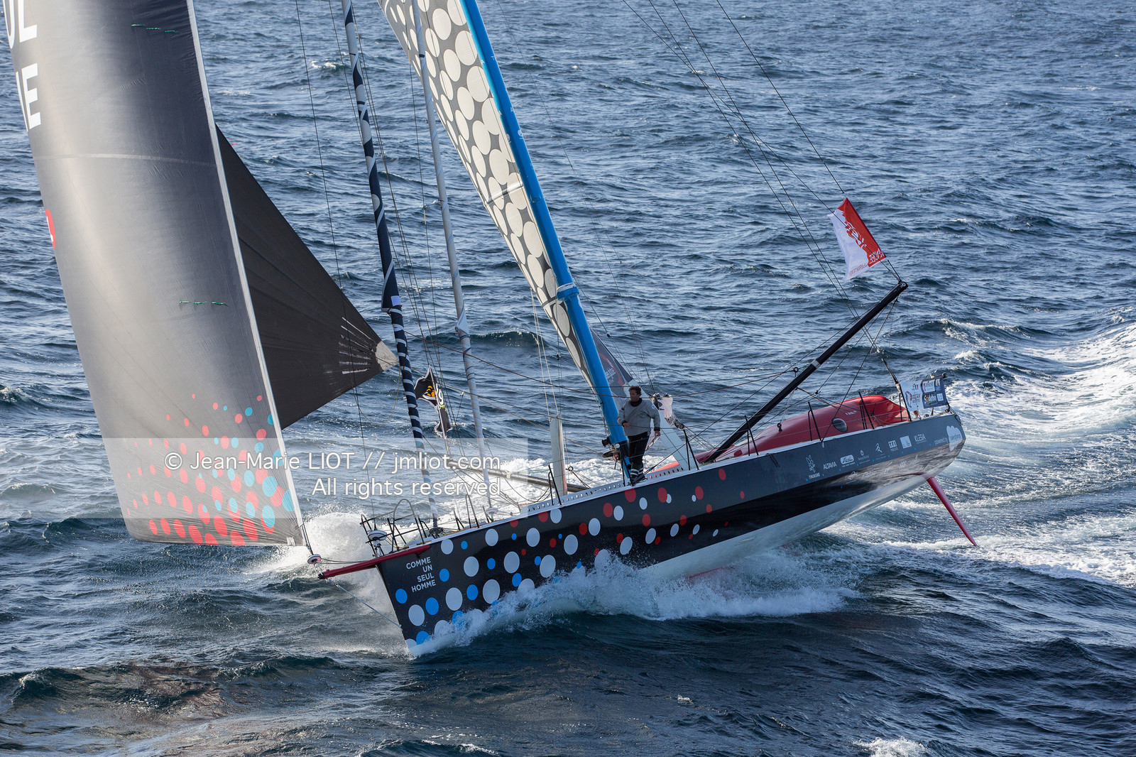 ERIC BELLION - COMME UN SEUL HOMME - VENDEE GLOBE 2016-2017