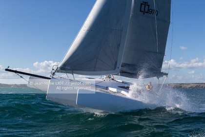 VOILE MAGAZINE - CORSAIR CRUZE 970