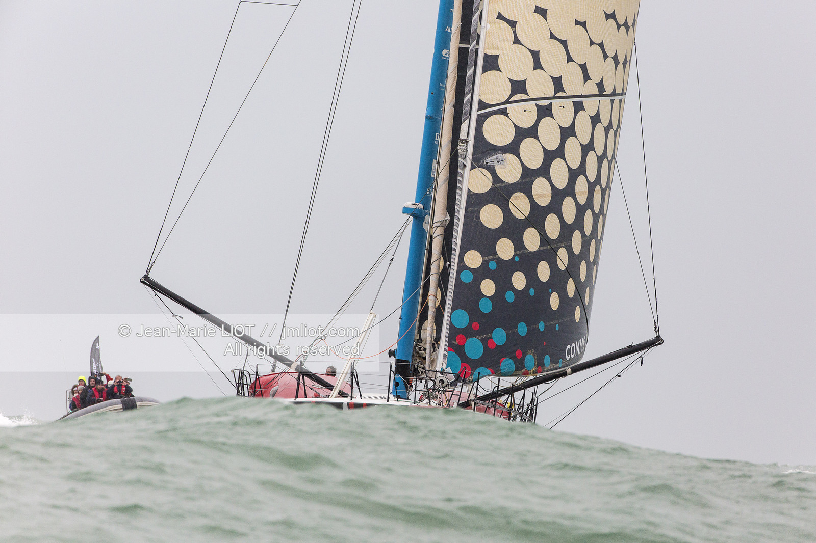 VENDEE GLOBE 2016-2017 - ARRIVEE ERIC BELLION - COMME UN SEUL HOMME