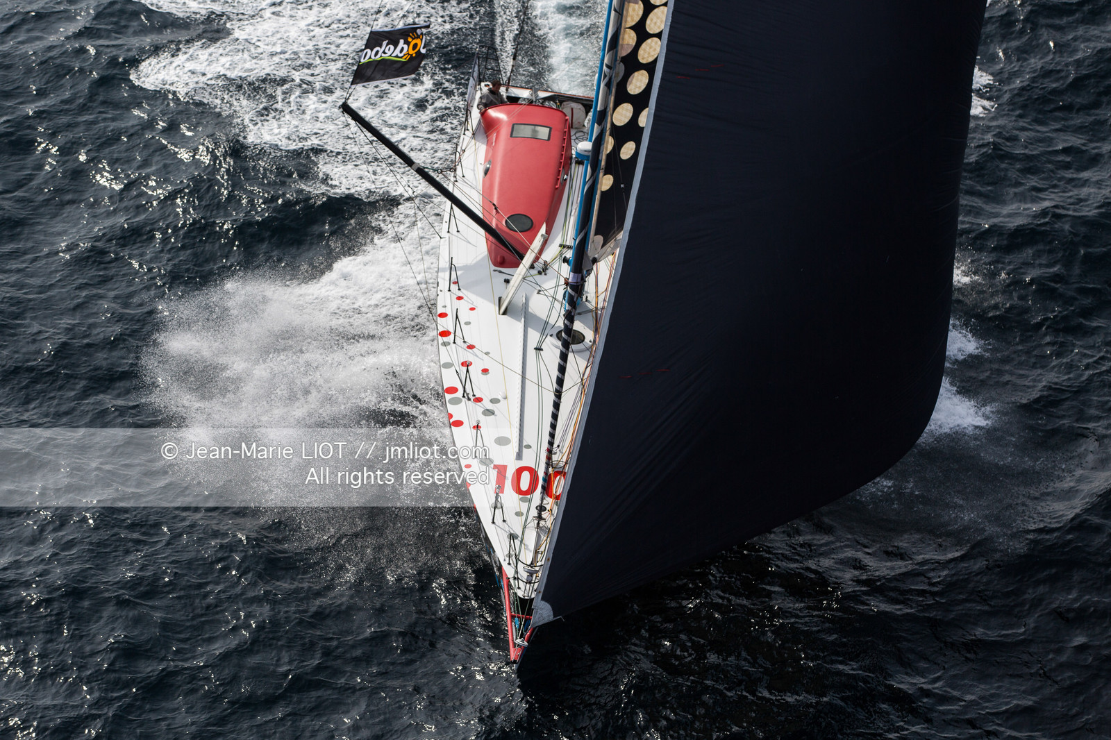 VENDEE GLOBE 2016-2017 - ERIC BELLION - COMME UN SEUL HOMME