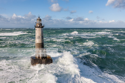 PHARES DANS LA TEMPËTE.