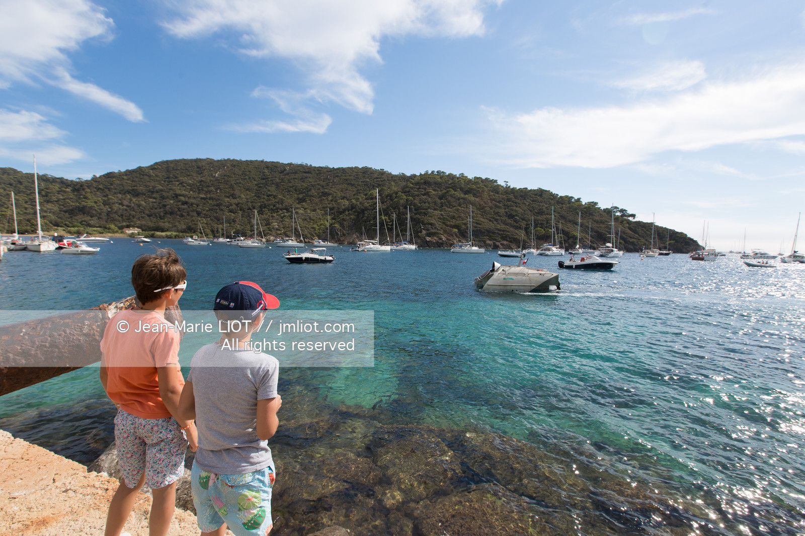 Port-Cros, au large d'Hyères dans le département du Var, petite île de 4 km de long est une réserve de la faune et la flore. Photo © Jean-Marie Liot.