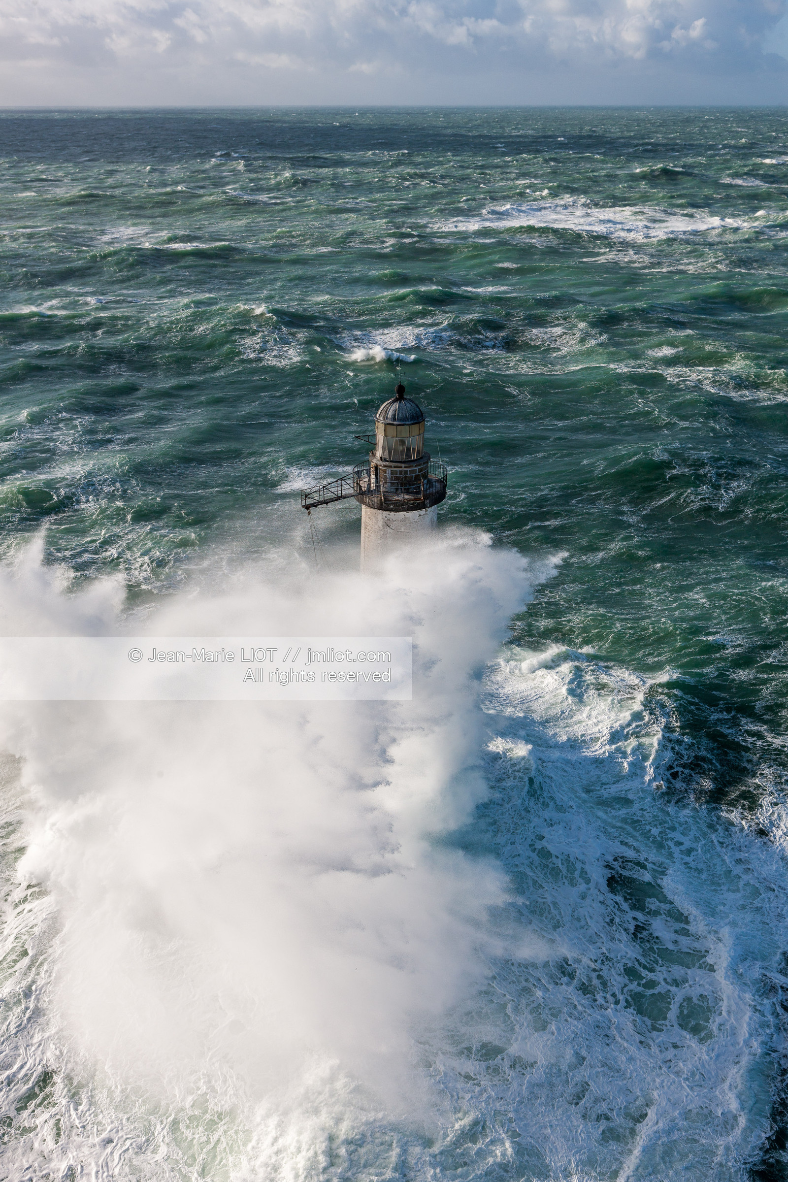 PHARES DANS LA TEMPËTE.