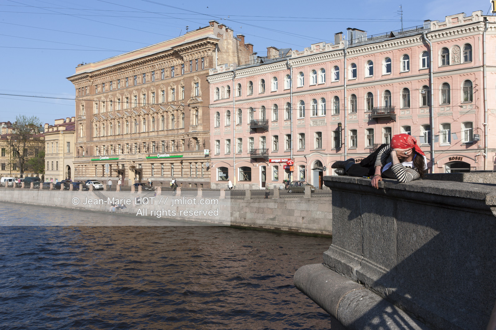 Russie, Saint Petersbourg, classé Patrimoine Mondial de l'UNESCO, la Neva et le pont Lomonosov.