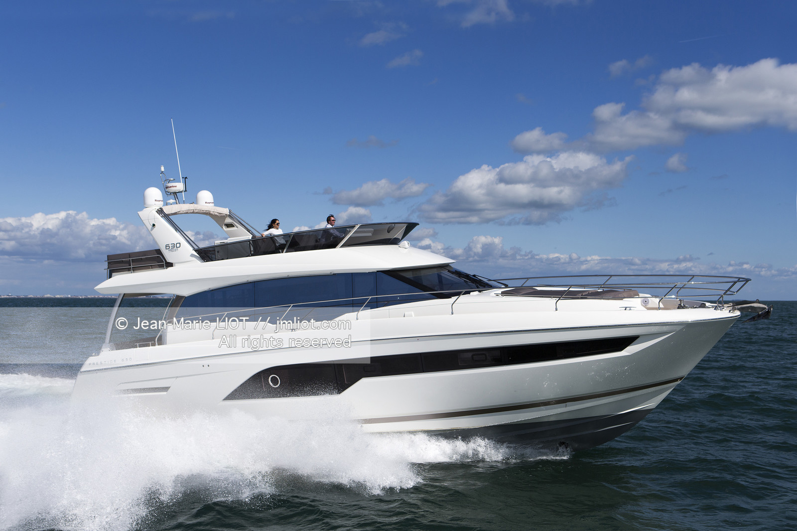PRESTIGE YACHTS - PRESTIGE P360
