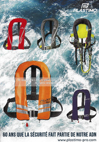 Publicité magazine Plastimo, Voile magazine Janvier 2026, photos en studio des gilets de la gamme Pilot, Photo © Jean-Marie LIOT