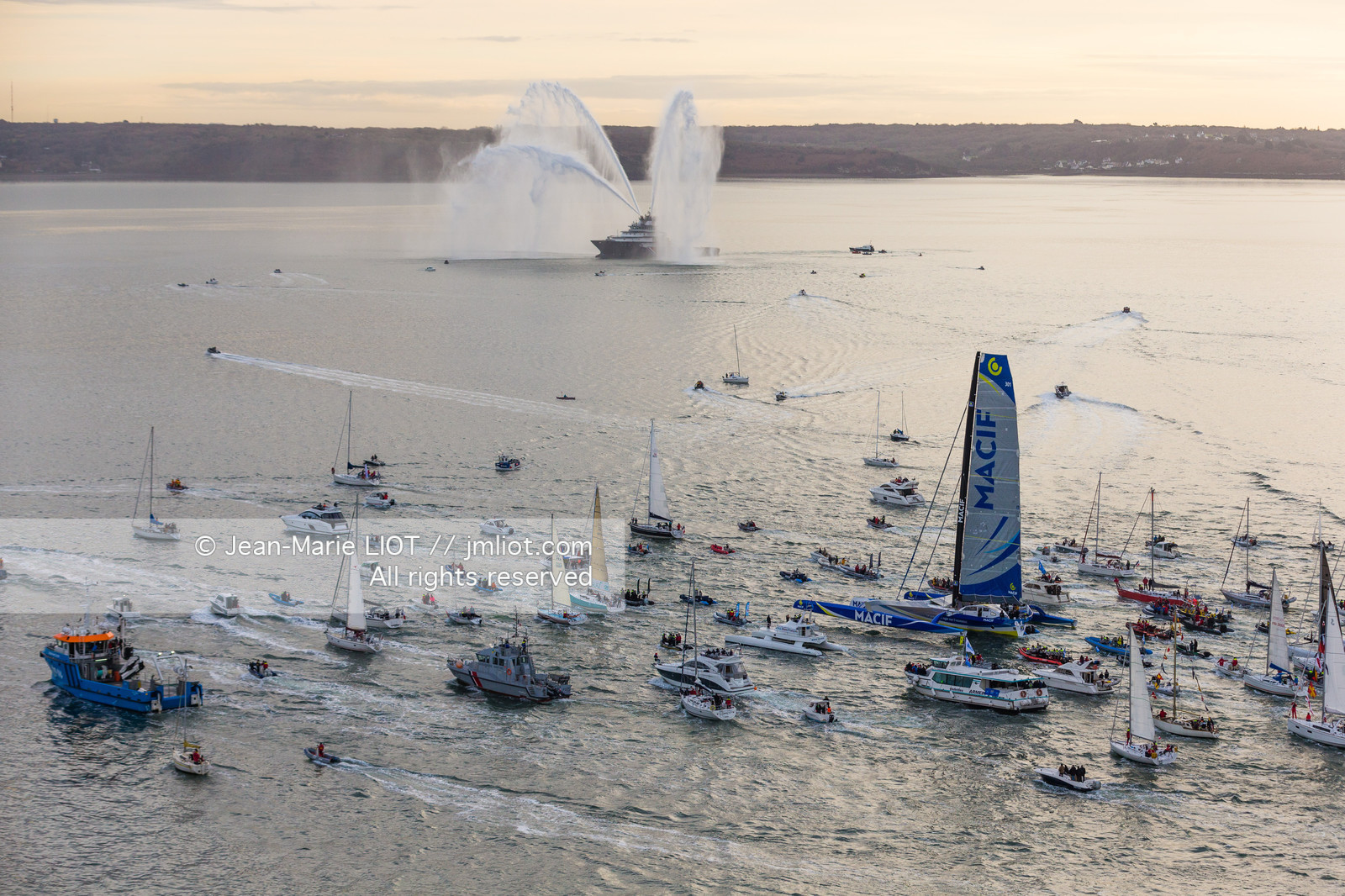 TRIMARAN MACIF - FRANCOIS GABART - RECORD DU TOUR DU MONDE EN SOLITAIRE SANS ESCALE