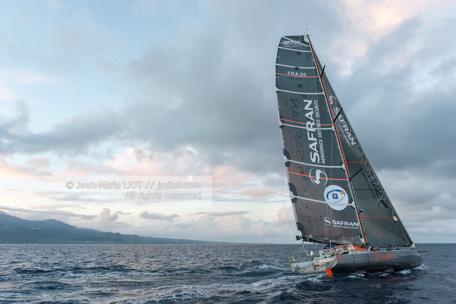 ROUTE DU RHUM 2010 - ARRIVEE DE MARC GUILLEMOT