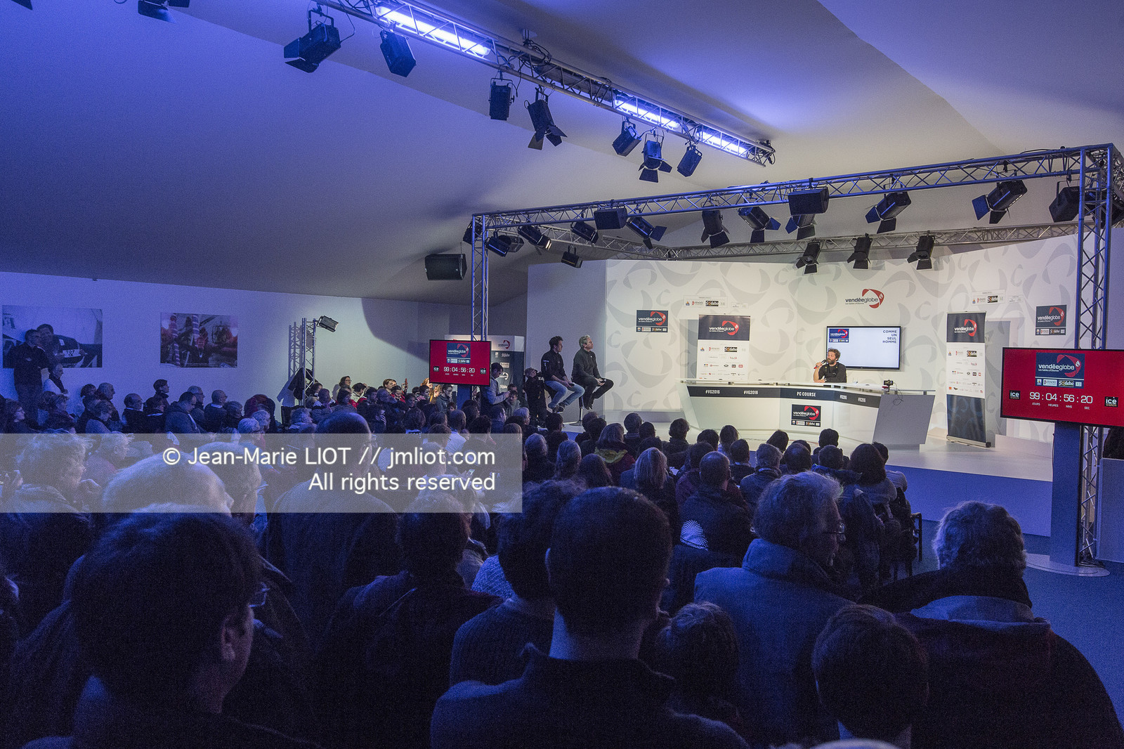 VENDEE GLOBE 2016-2017 - ARRIVEE ERIC BELLION - COMME UN SEUL HOMME