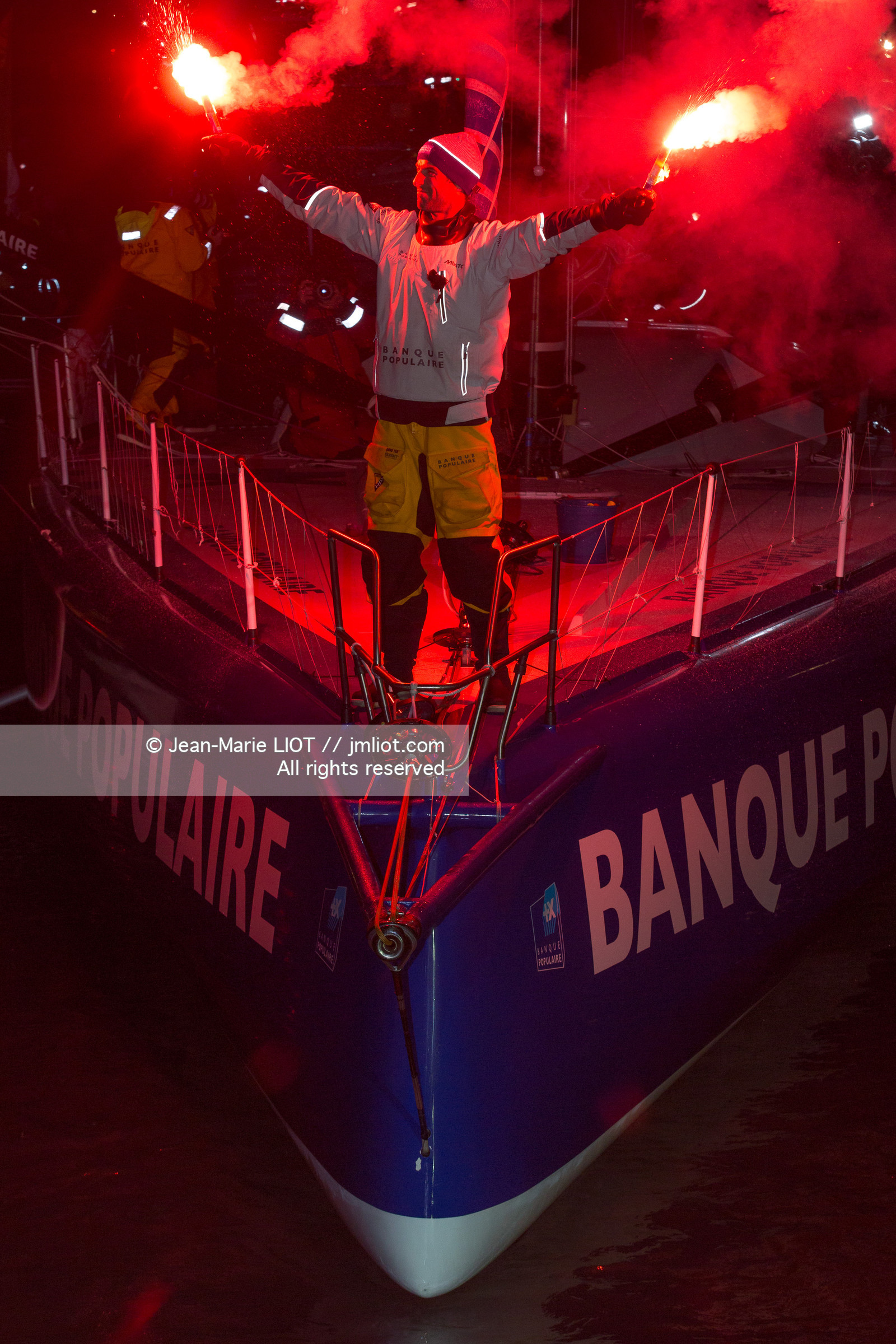 Les Sables d'Olonne, le 19 janvier 2017 arrivée d'Armel Le Cléac'h (FR) skipper de l'imoca Banque Populaire arrive 1er du Vendee globe 2016-2017. Photo © Jean-Marie Liot   DPPI