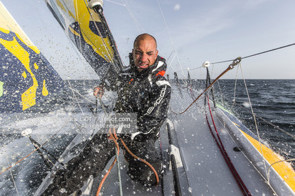 DES PIEDS ET DES MAINS - DAMIEN SEGUIN