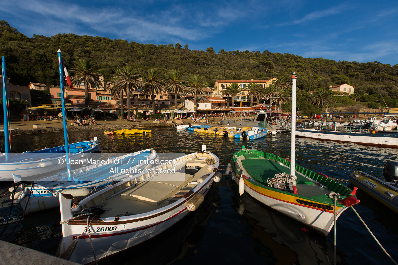 Port-Cros, au large d'Hyères dans le département du Var, petite île de 4 km de long est une réserve de la faune et la flore. Photo © Jean-Marie Liot.