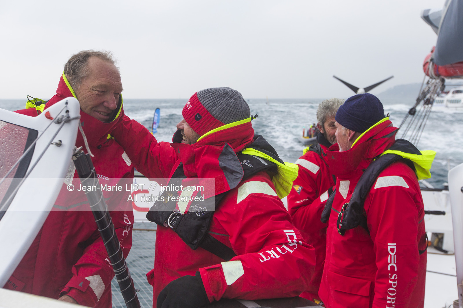 IDEC SPORT- ARRIVEE  RECORD TROPHEE JULES VERNE