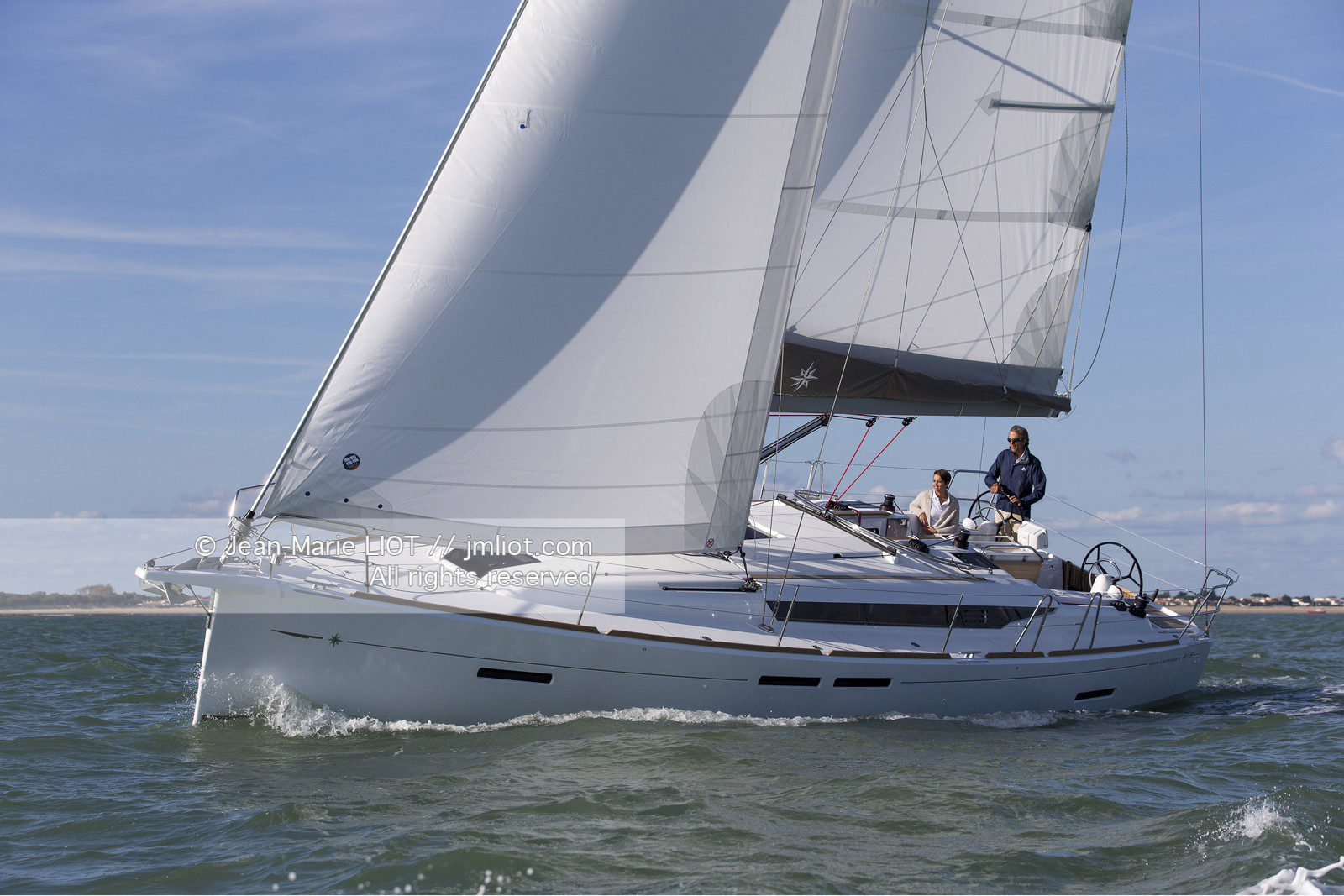 Ile de Ré, 23 09 2015, pour le chantier Jeanneau, le nouveau Jeanneau Sun Odyssey 419. Photo © Jean-Marie LIOT   Jeanneau