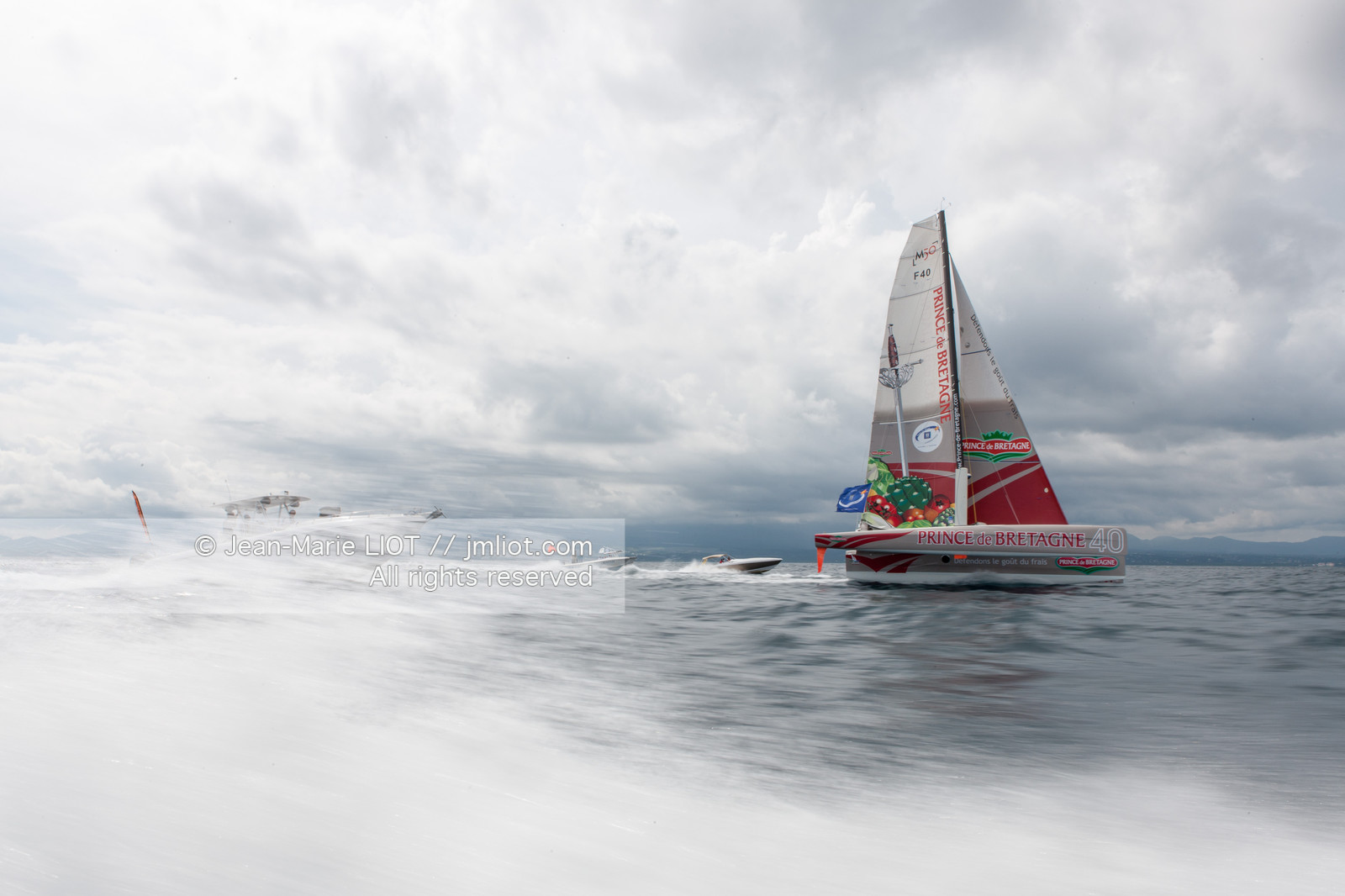 ROUTE DU RHUM 2010 - ARRIVEE DE LIONEL LEMONCHOIS