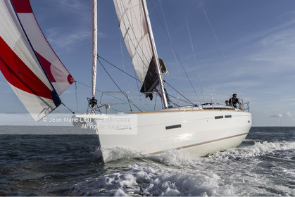 Ile de Ré, 23 09 2015, pour le chantier Jeanneau, le nouveau Jeanneau Sun Odyssey 419. Photo © Jean-Marie LIOT   Jeanneau