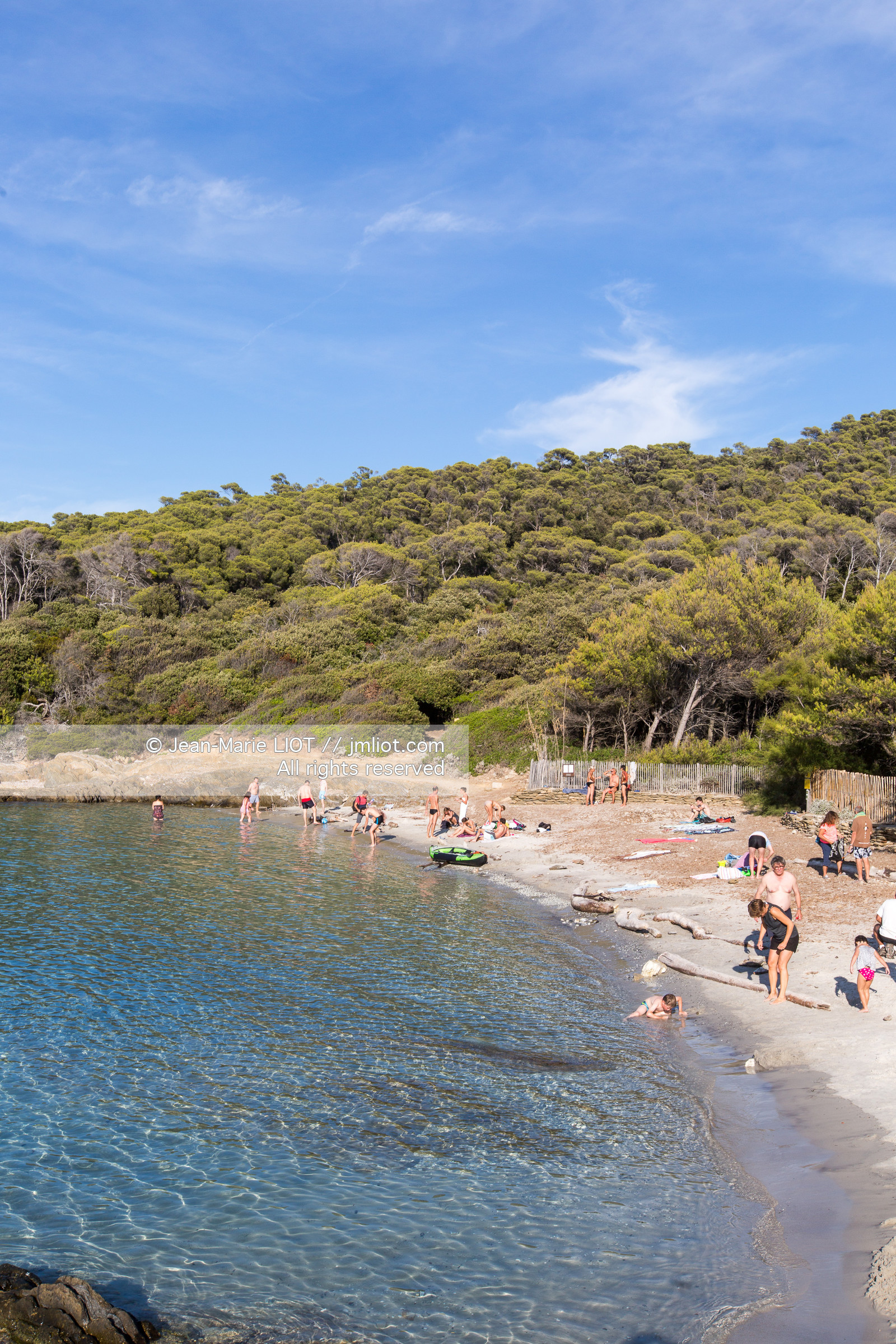 Port-Cros, au large d'Hyères dans le département du Var, petite île de 4 km de long est une réserve de la faune et la flore. Photo © Jean-Marie Liot.