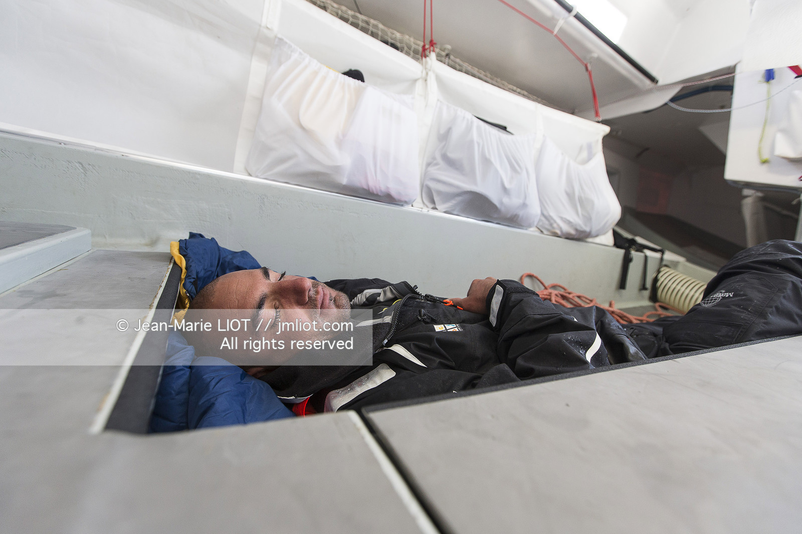 DES PIEDS ET DES MAINS - DAMIEN SEGUIN