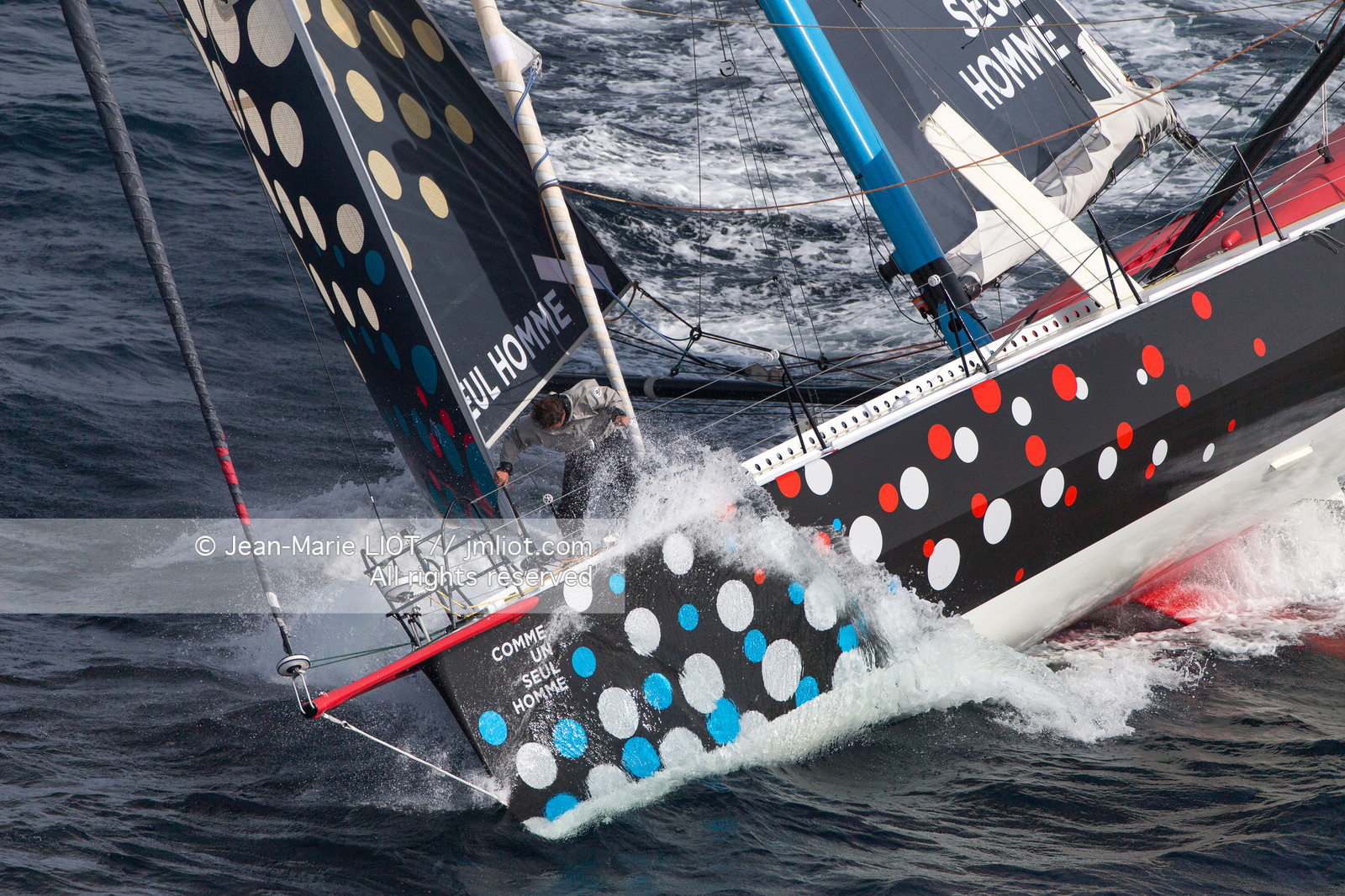 ERIC BELLION - COMME UN SEUL HOMME - VENDEE GLOBE 2016-2017