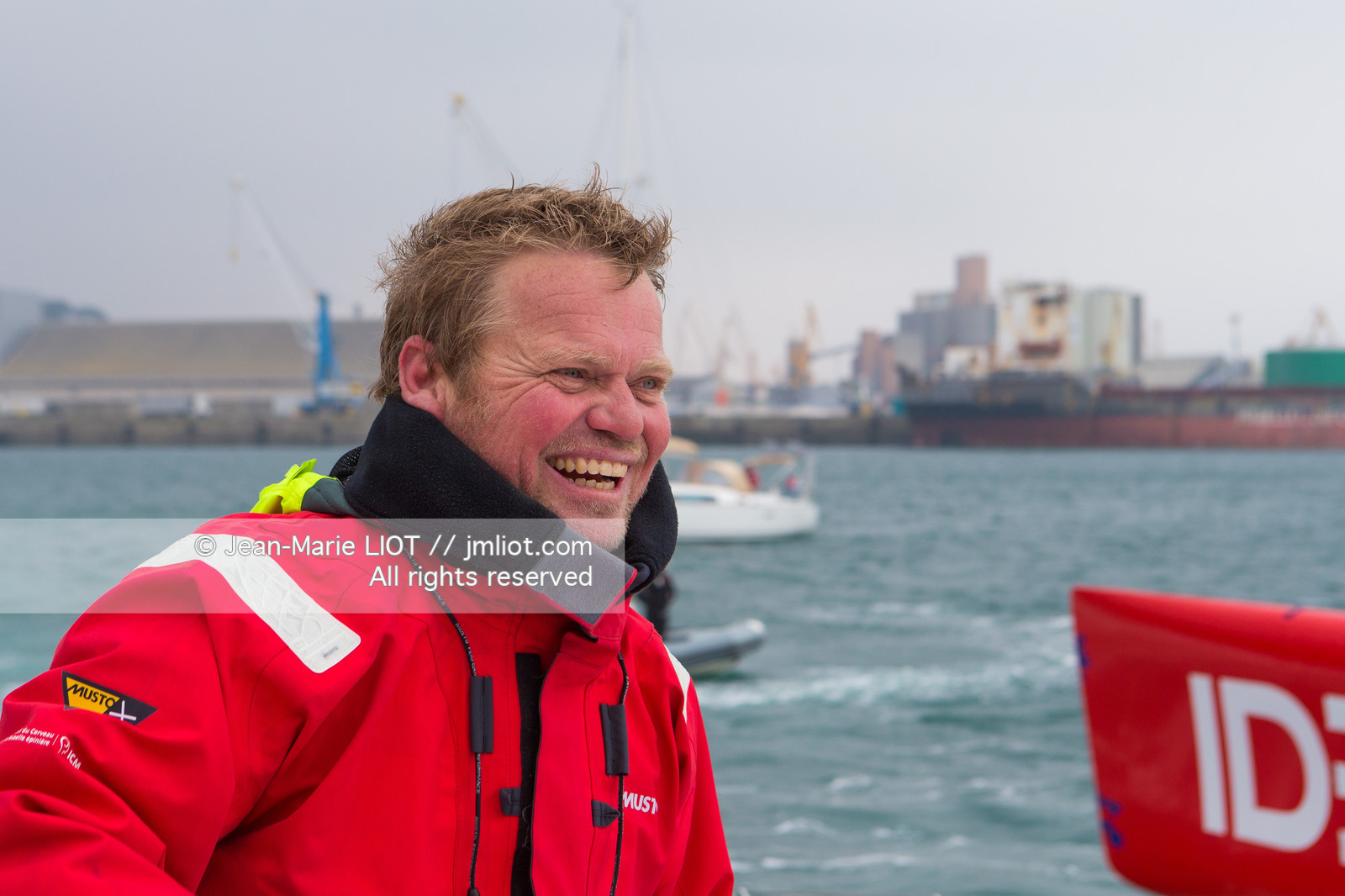 IDEC SPORT- ARRIVEE  RECORD TROPHEE JULES VERNE